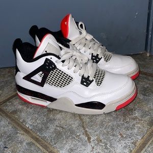 AIR JORDAN 4 RETRO
"Crimson Tint"